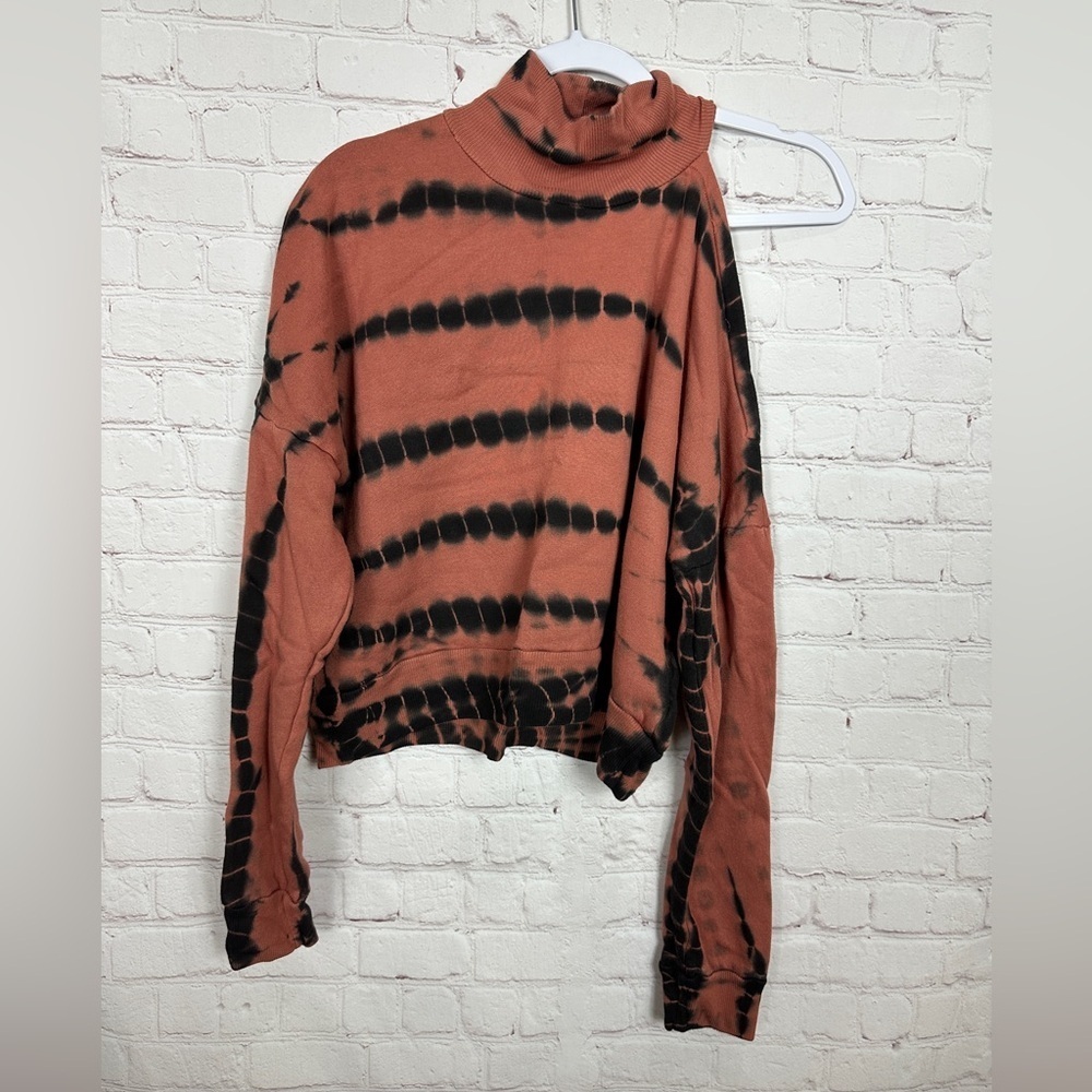 LA Made tie-dye cropped modal blend cutout shoulder fleece lined sweatshirt sz S